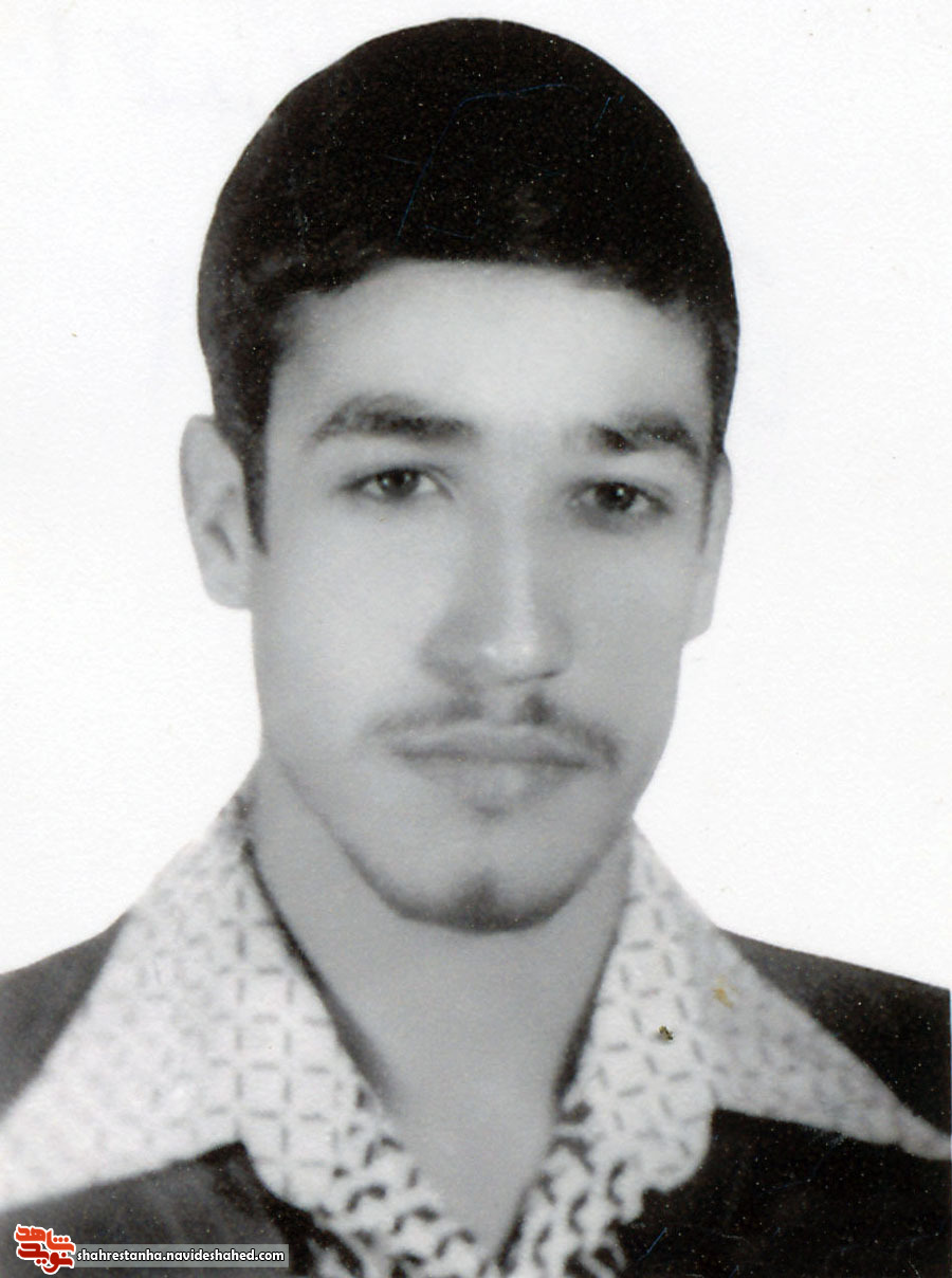 احمد فقط 19 سالش بود که در تظاهرات علیه رژیم شاهنشاهی شرکت می کرد