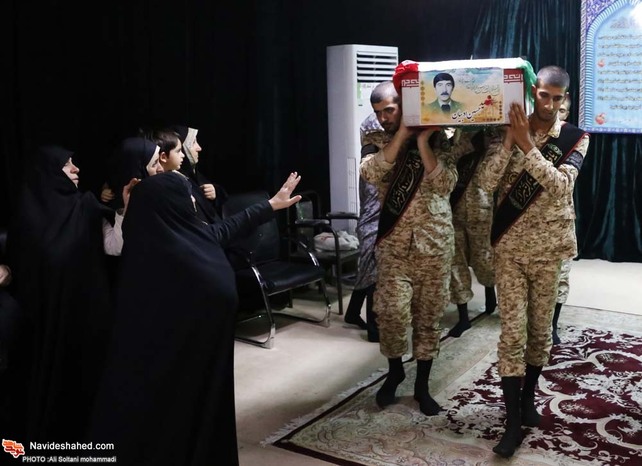 مراسیم الوداع مع الشهید حسین ادیبان بمقبرة شهداء طهران مراسیم الوداع مع الشهید حسین ادیبان بمقبرة شهداء طهران