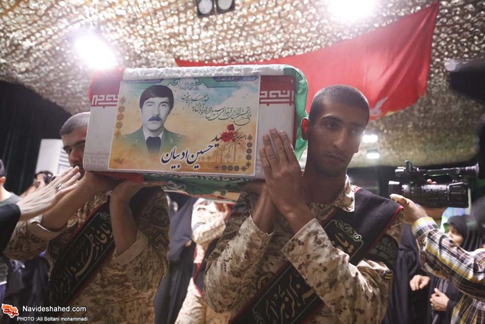 مراسیم الوداع مع الشهید حسین ادیبان بمقبرة شهداء طهران مراسیم الوداع مع الشهید حسین ادیبان بمقبرة شهداء طهران