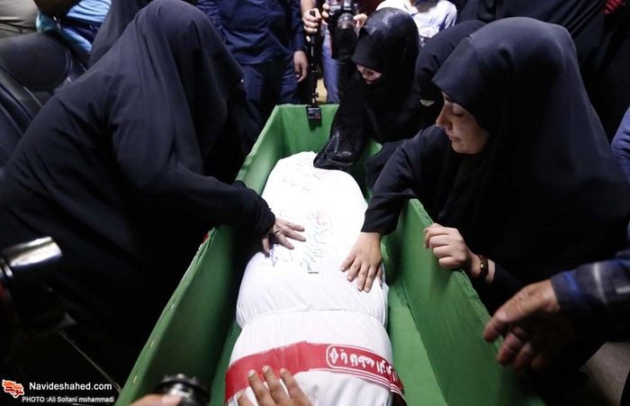 مراسیم الوداع مع الشهید حسین ادیبان بمقبرة شهداء طهران مراسیم الوداع مع الشهید حسین ادیبان بمقبرة شهداء طهران