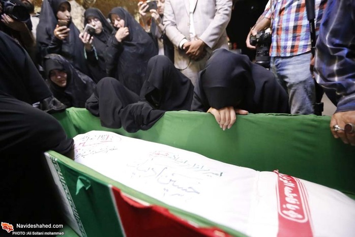 مراسیم الوداع مع الشهید حسین ادیبان بمقبرة شهداء طهران مراسیم الوداع مع الشهید حسین ادیبان بمقبرة شهداء طهران