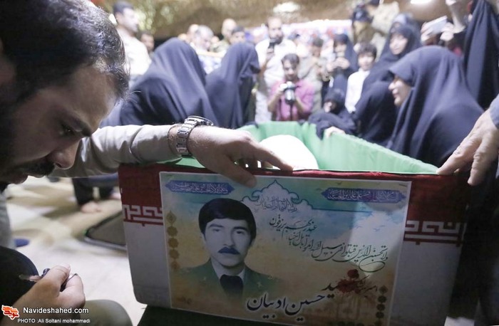 مراسیم الوداع مع الشهید حسین ادیبان بمقبرة شهداء طهران مراسیم الوداع مع الشهید حسین ادیبان بمقبرة شهداء طهران