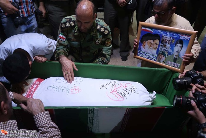 مراسیم الوداع مع الشهید حسین ادیبان بمقبرة شهداء طهران مراسیم الوداع مع الشهید حسین ادیبان بمقبرة شهداء طهران