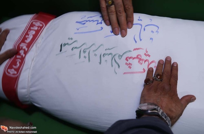 مراسیم الوداع مع الشهید حسین ادیبان بمقبرة شهداء طهران مراسیم الوداع مع الشهید حسین ادیبان بمقبرة شهداء طهران