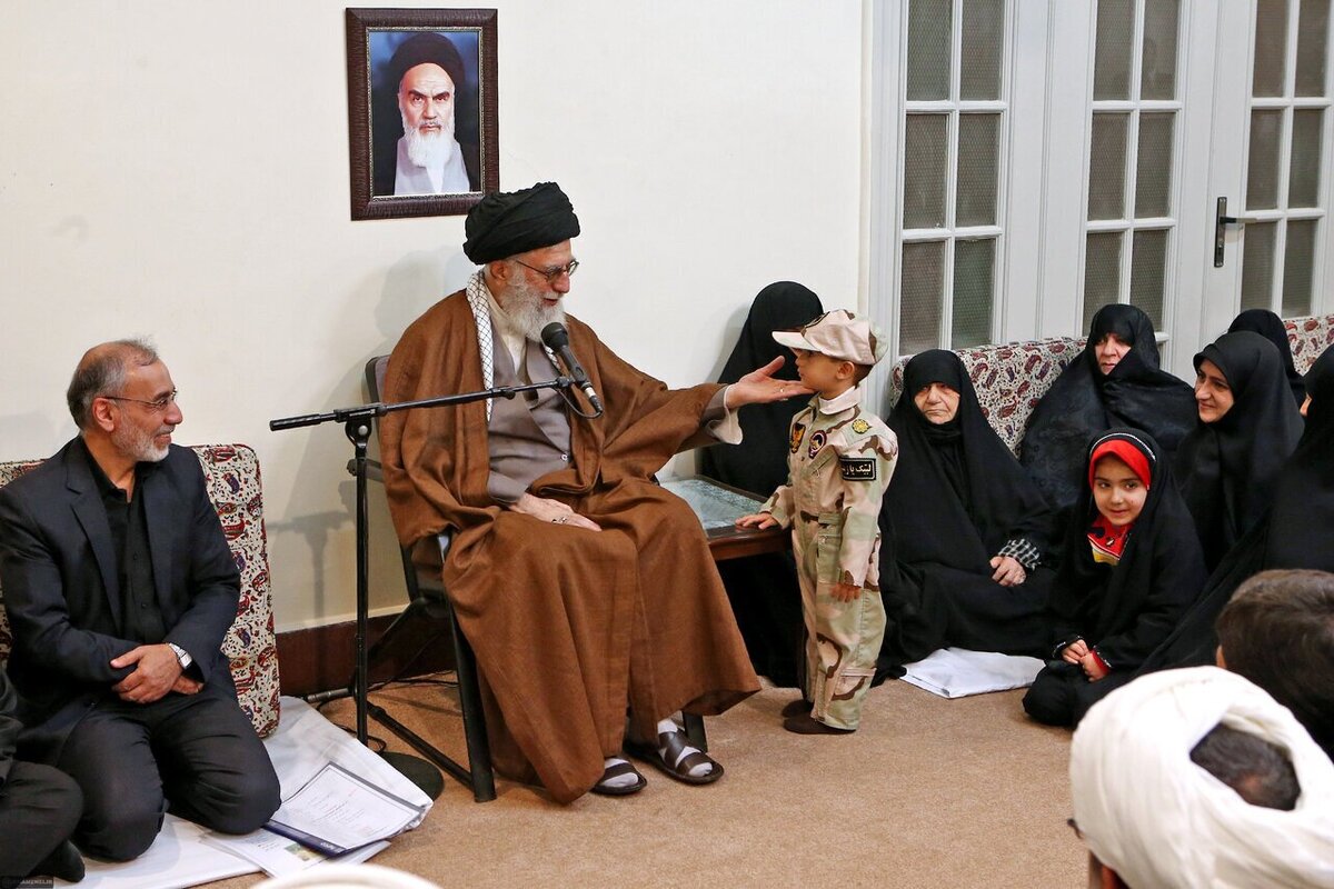 التأكيد على المكانة السامية للشهادة في فكر قائد الثورة الإمام الخامنئي (رض)