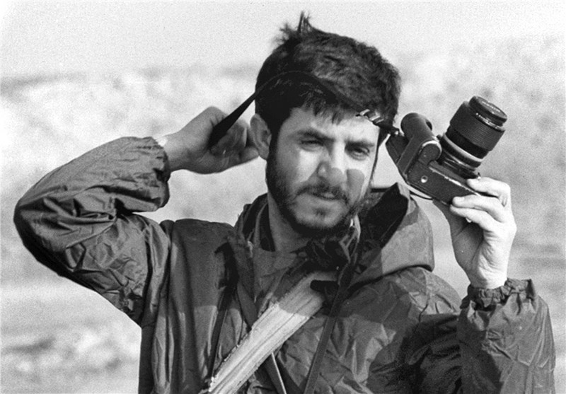 The Narration of a Photographer Regarding the Commander of Imaginary Brigades