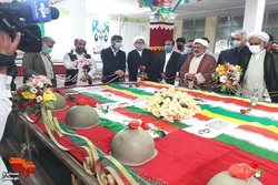 غبارروبی و عطرافشانی مزار مطهر شهدا