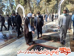 گزارش تصویری/ غبارروبی مزار مطهر شهدای استان به مناسبت هفته دولت