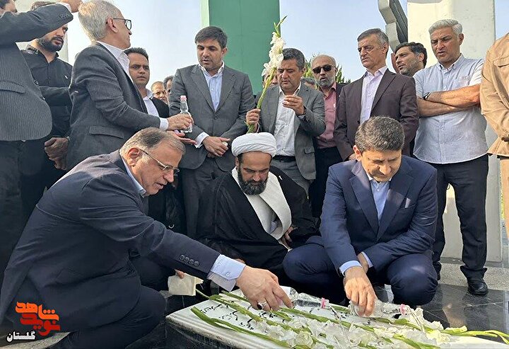 ادای احترام وزیر ارتباطات به مقام شامخ شهید خوشنام گلستان