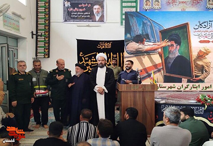 تجلیل از آزادگان و خانواده شهید آزاده ولی‌الله ریاحی در روستای وزوار